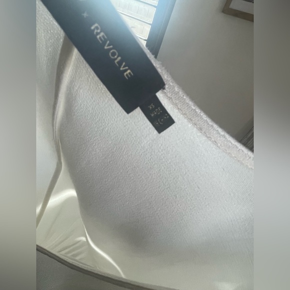 XS white satin House of Harlow jumpsuit - Picture 5 of 8